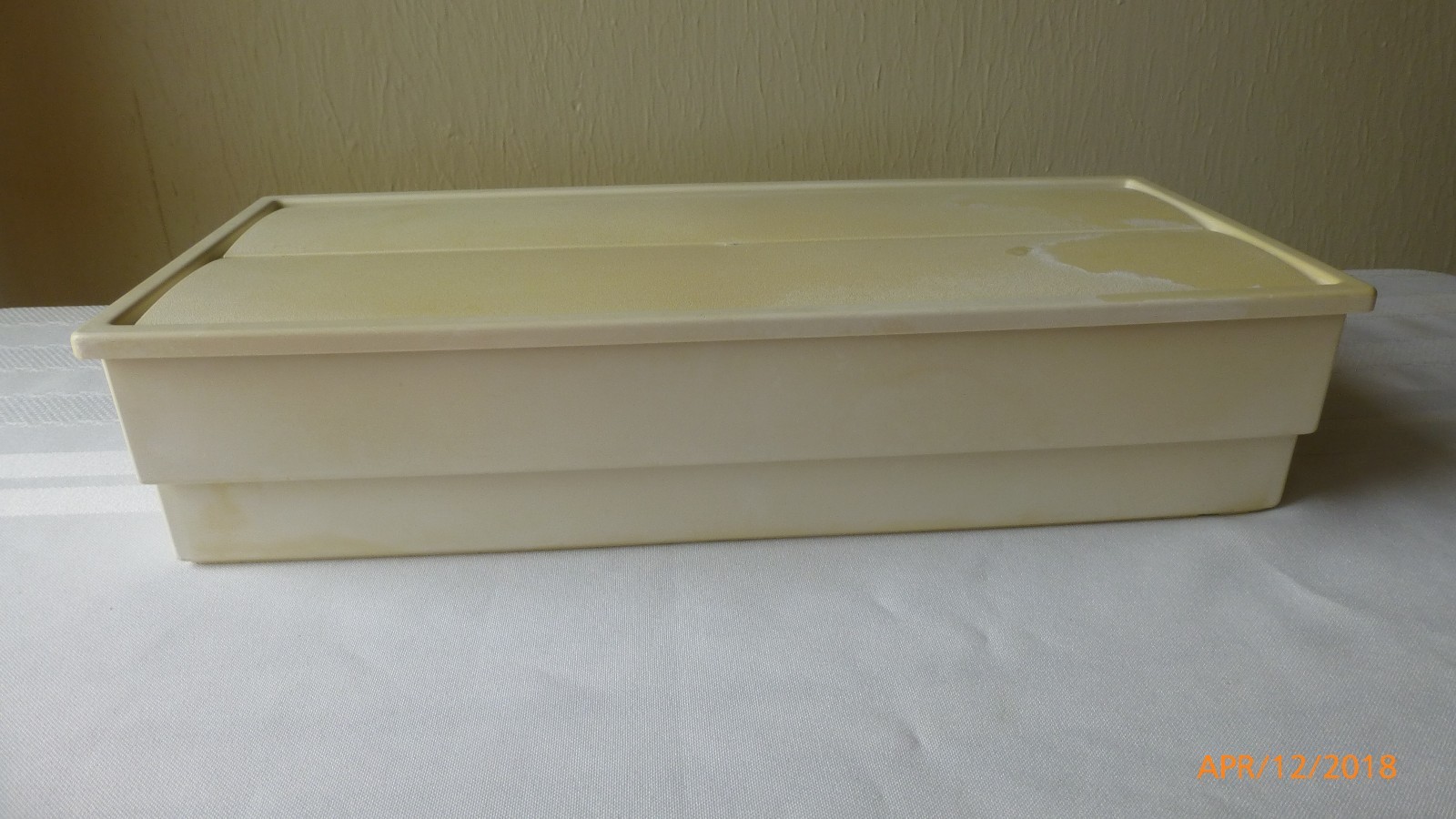 VTG Tupperware Wall Mount Wax Paper Foil Dispenser Almond Camper Cabin #1573-3