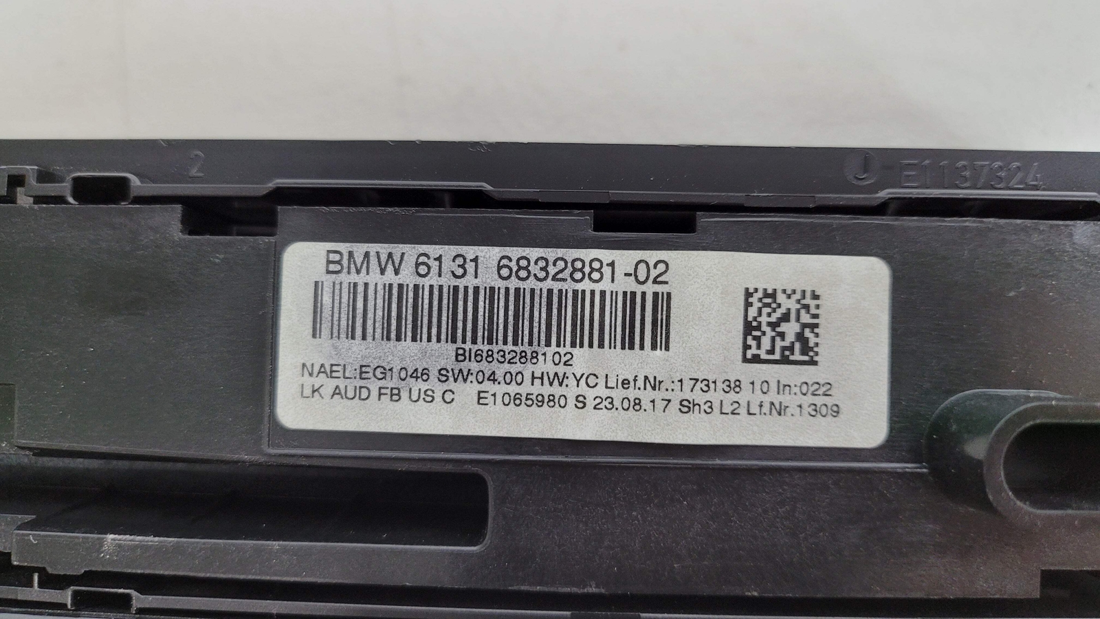 0 Audi BMW M3 CD Player Control o Panel A/C Climate Control Switch 61316832881-02 image 5