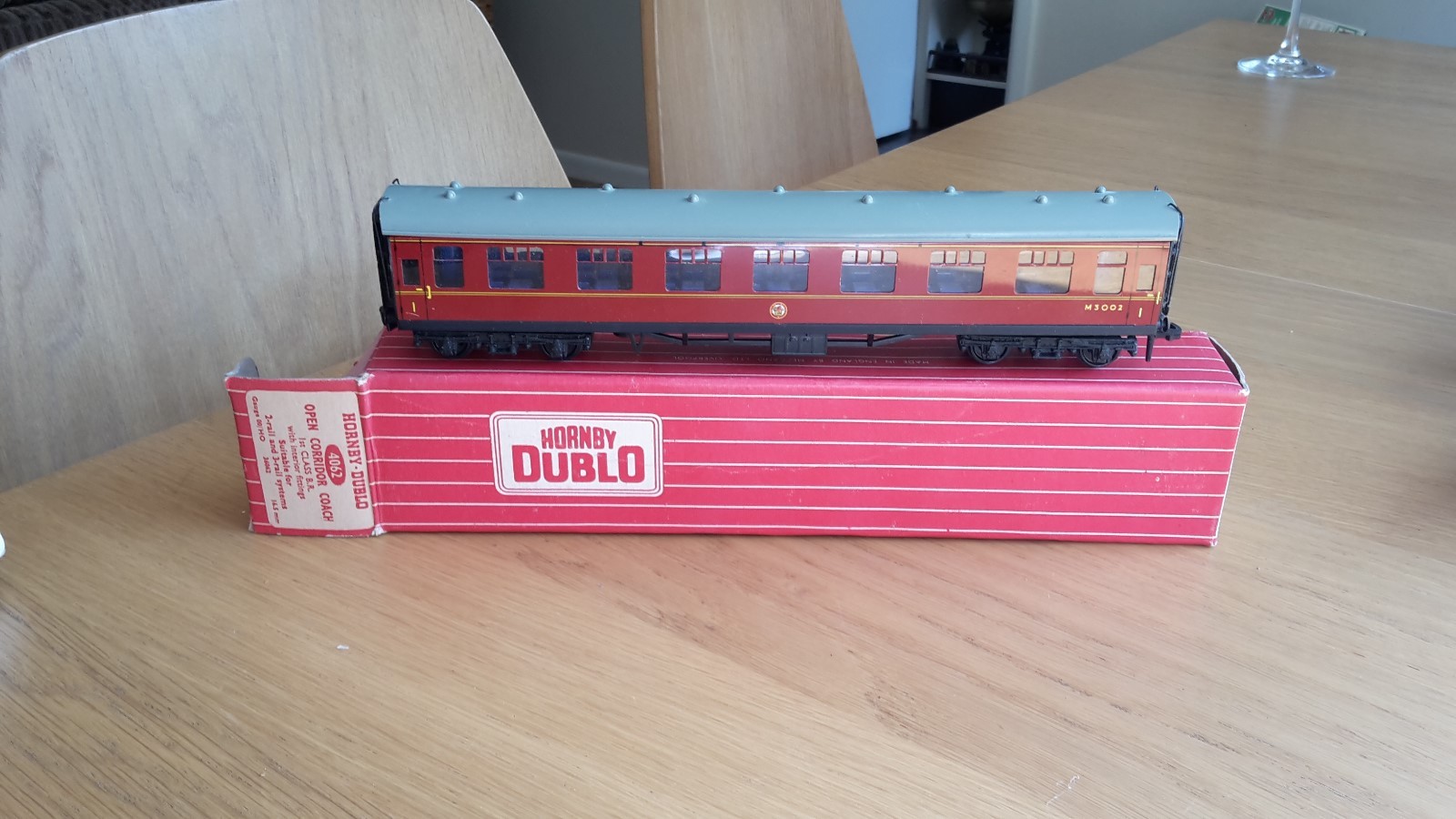 HORNBY DUBLO FIRST CLASS OPEN MAROON COACH.BOXED