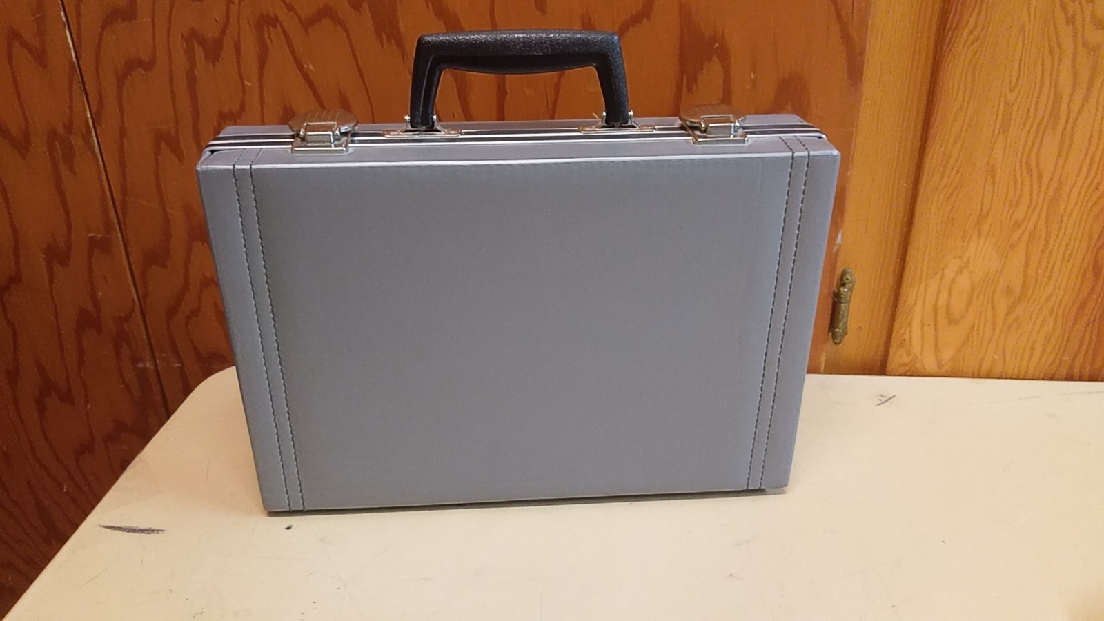 Vintage Cassette Tape Carry Case Briefcase Holds 30 Cassettes