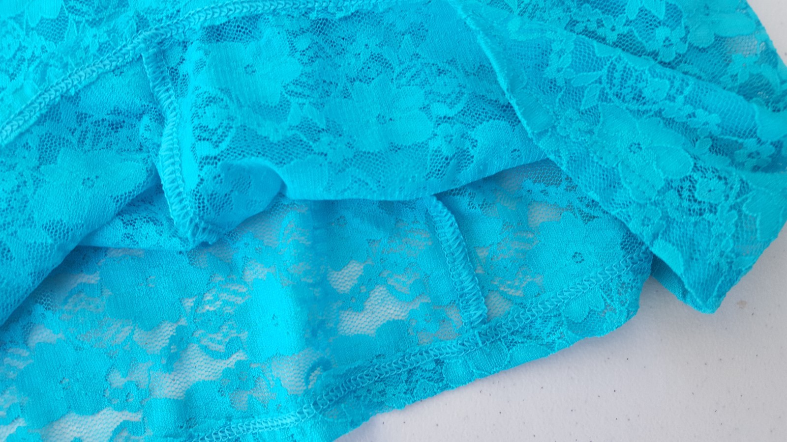 Beautiful APT.9 Turquoise and Navy Lace  Camisole Size Small NWT
