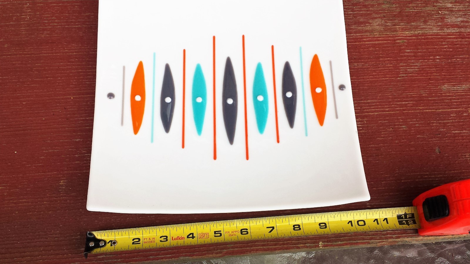 VTG COLLECTIBLE WHITE RETRO DECORATIVE PLATE VIBRANT COLORS!