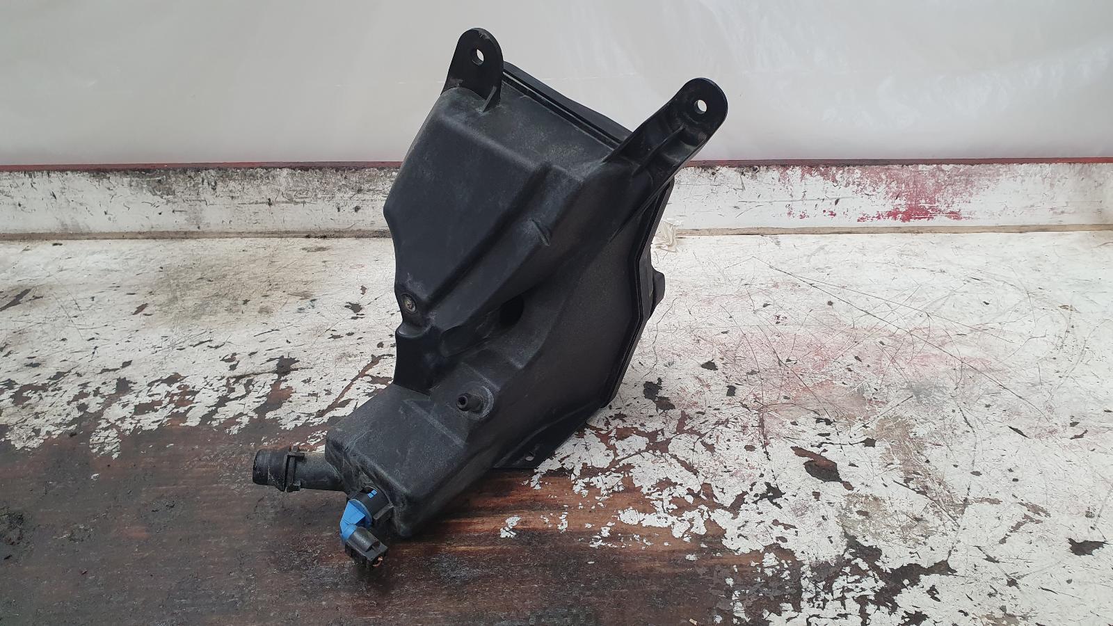 2009 Bmw 3 Series OVERFLOW BOTTLE E90/E91/E92/E93 2.0 N47/N47N/M47 DIESEL image 5
