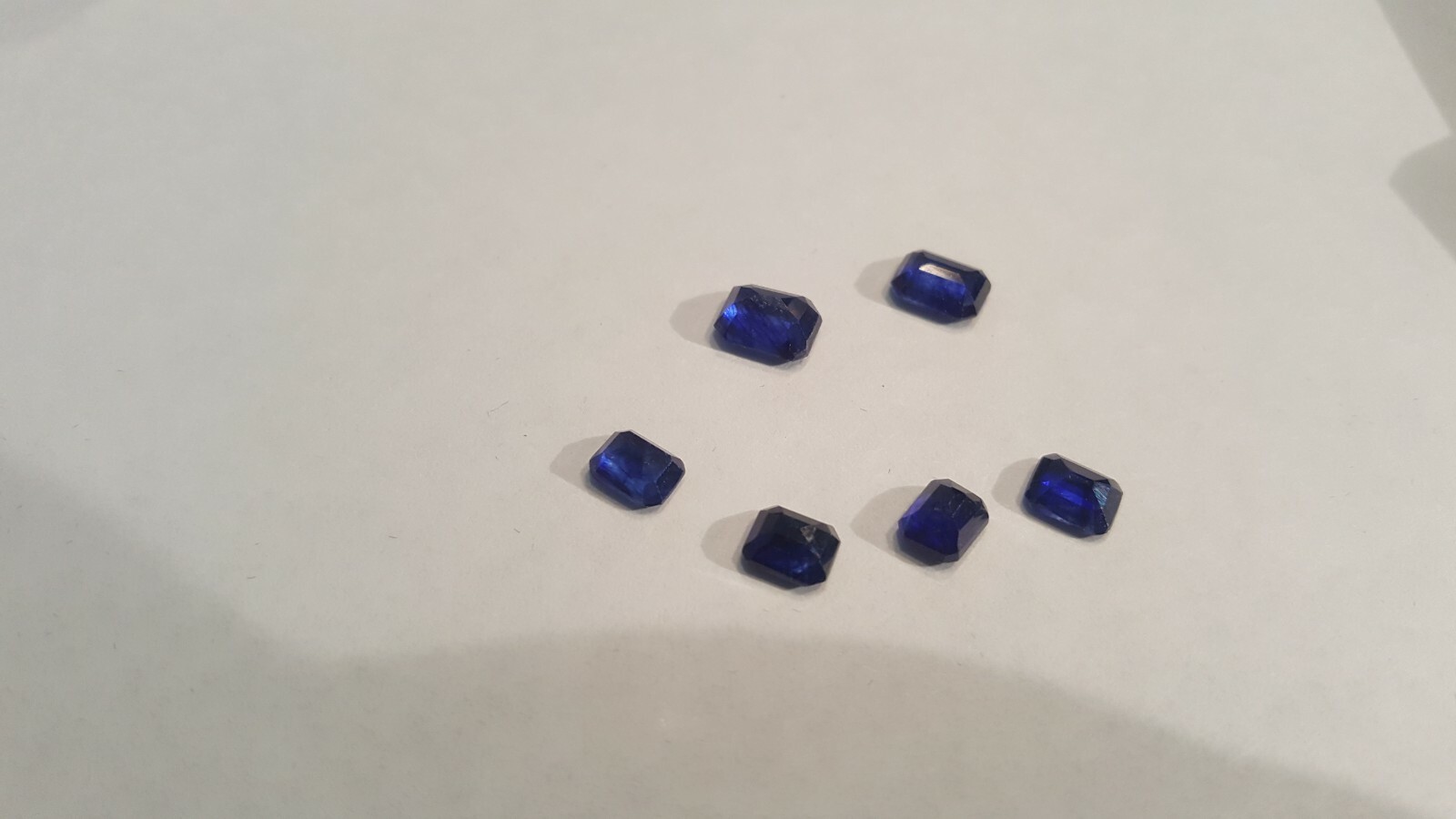 7.12 CARATS OF NATURAL BLUE SAPPHIRES  6 LARGE STONES 4.7MM TO 6.1MM