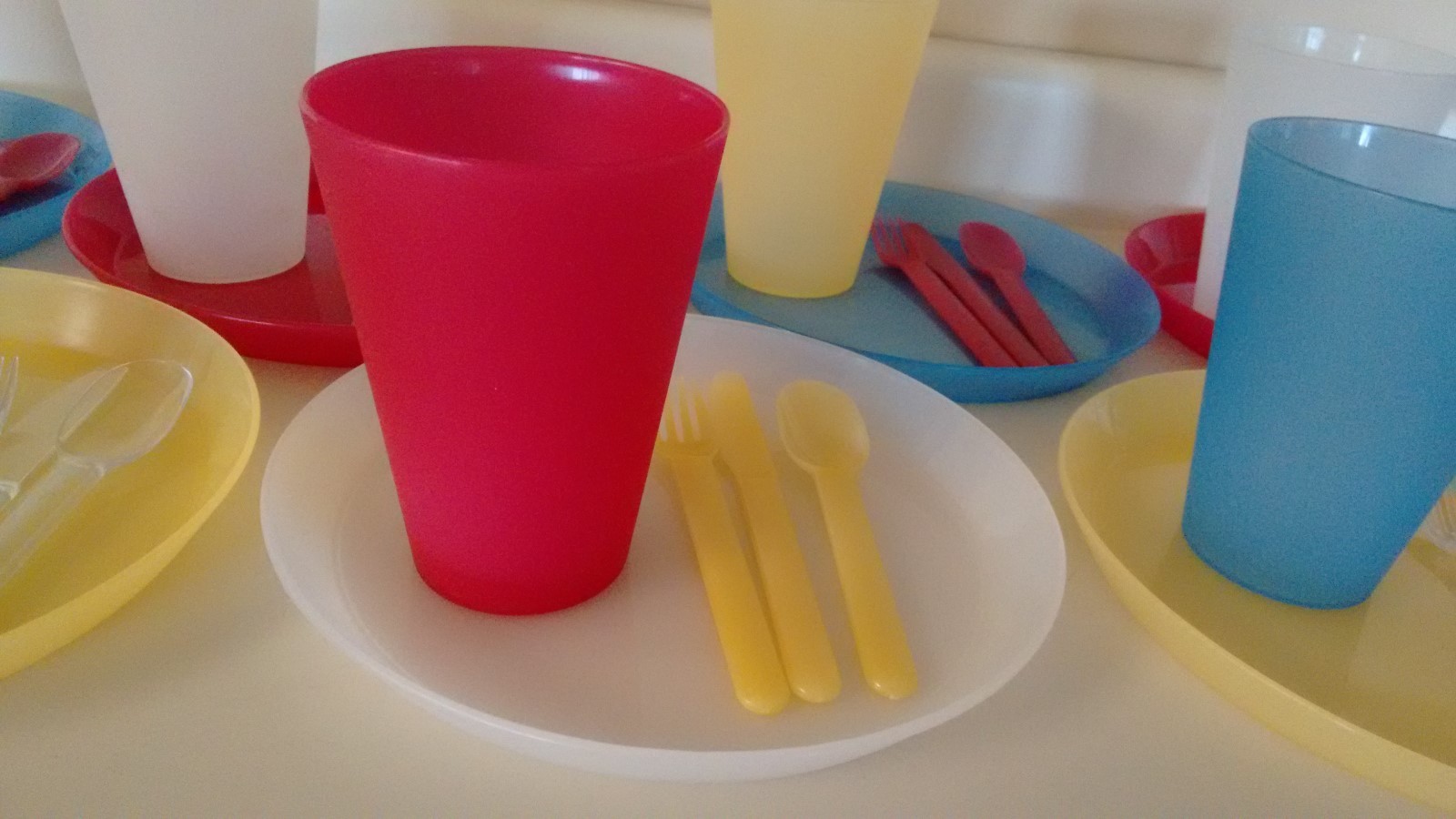 Patio Reuable Heavy Duty Plastic Dishes, Glasses, and Flatware  8 Place Settings