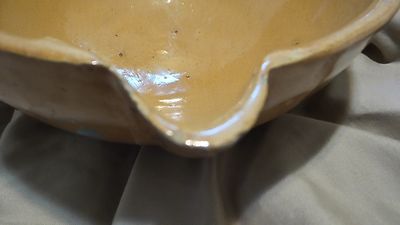 Vintage Yellow Ware Mixing Bowl Spout Handle Cold Paint 9