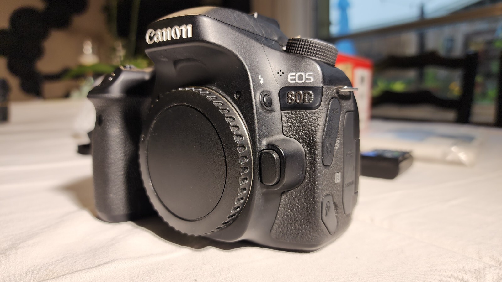 Canon EOS 80D美品バッテリー無し。 Canon EOS 80D 24MP DSLR Camera Body **USEFUL ONLY FOR VIDEO