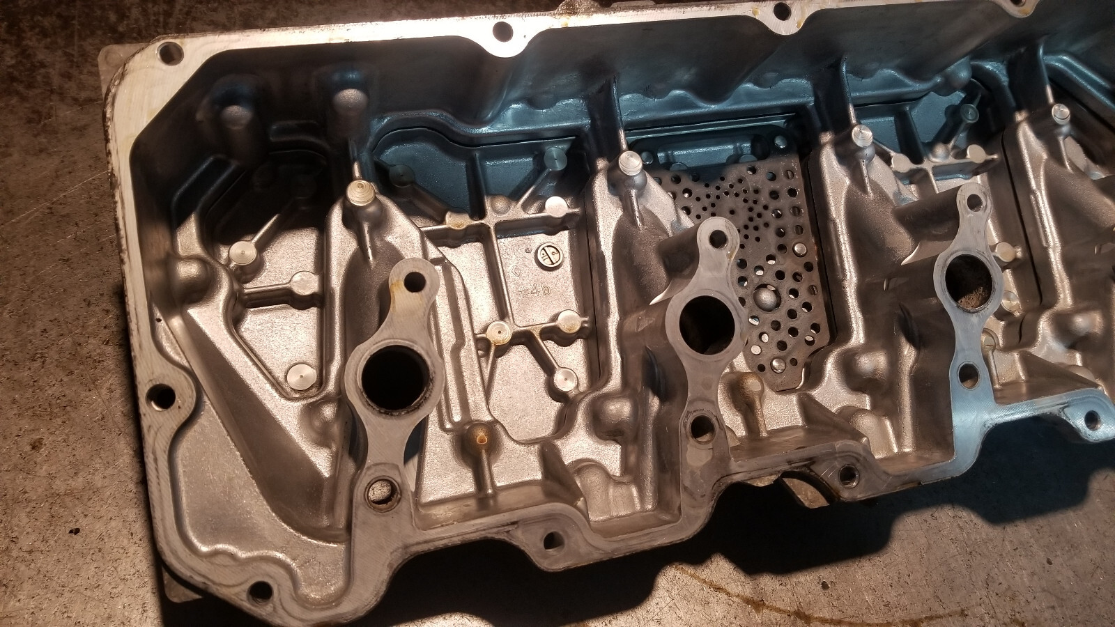 2011-2015 DURAMAX 6.6 6.6L DIESEL LML VALVE COVER & SPACER LH DRIVER - Picture 4 of 10
