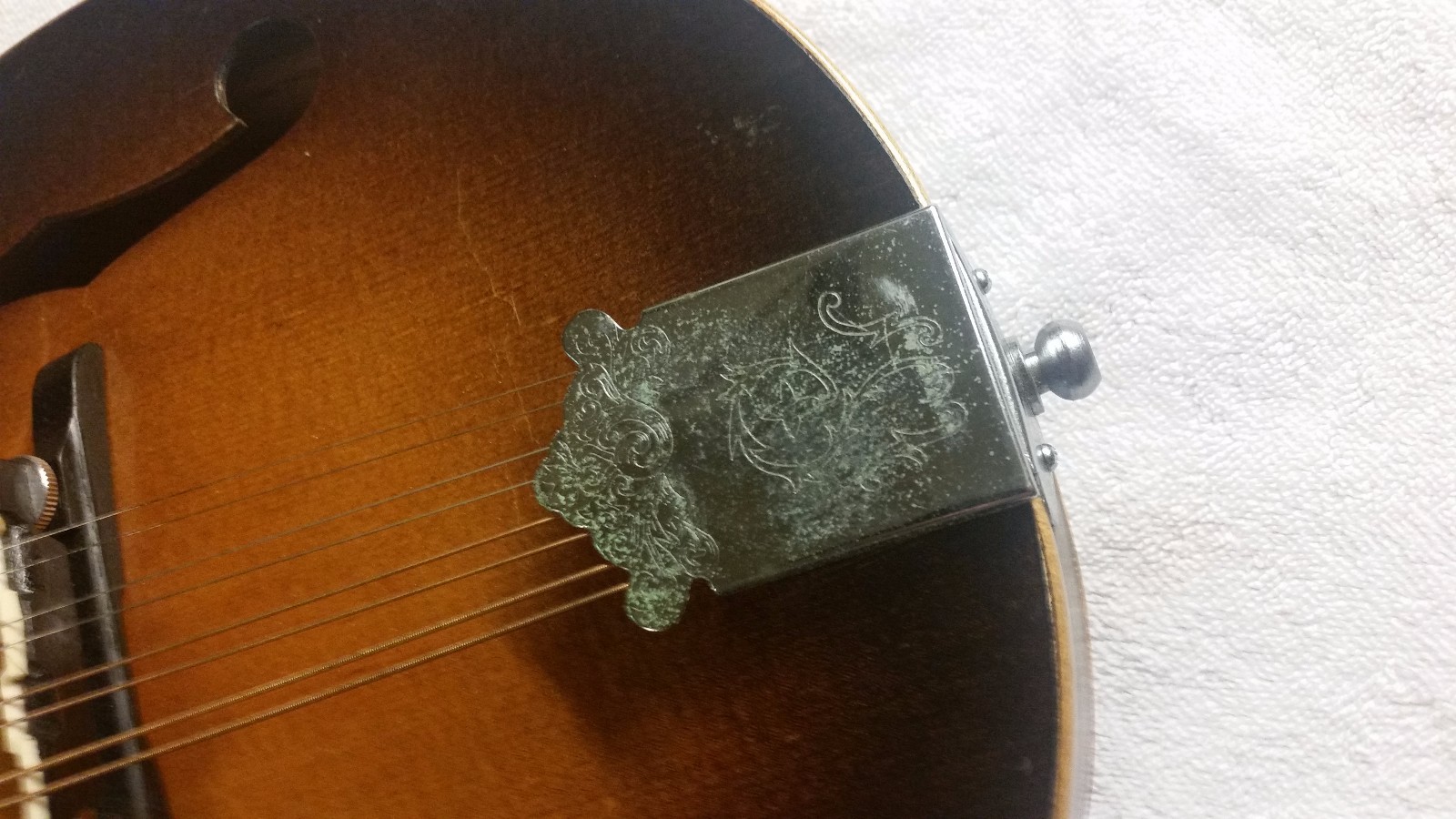 ALVAREZ A100 A-STYLE ACOUSTIC MANDOLIN With Hard Shell Case