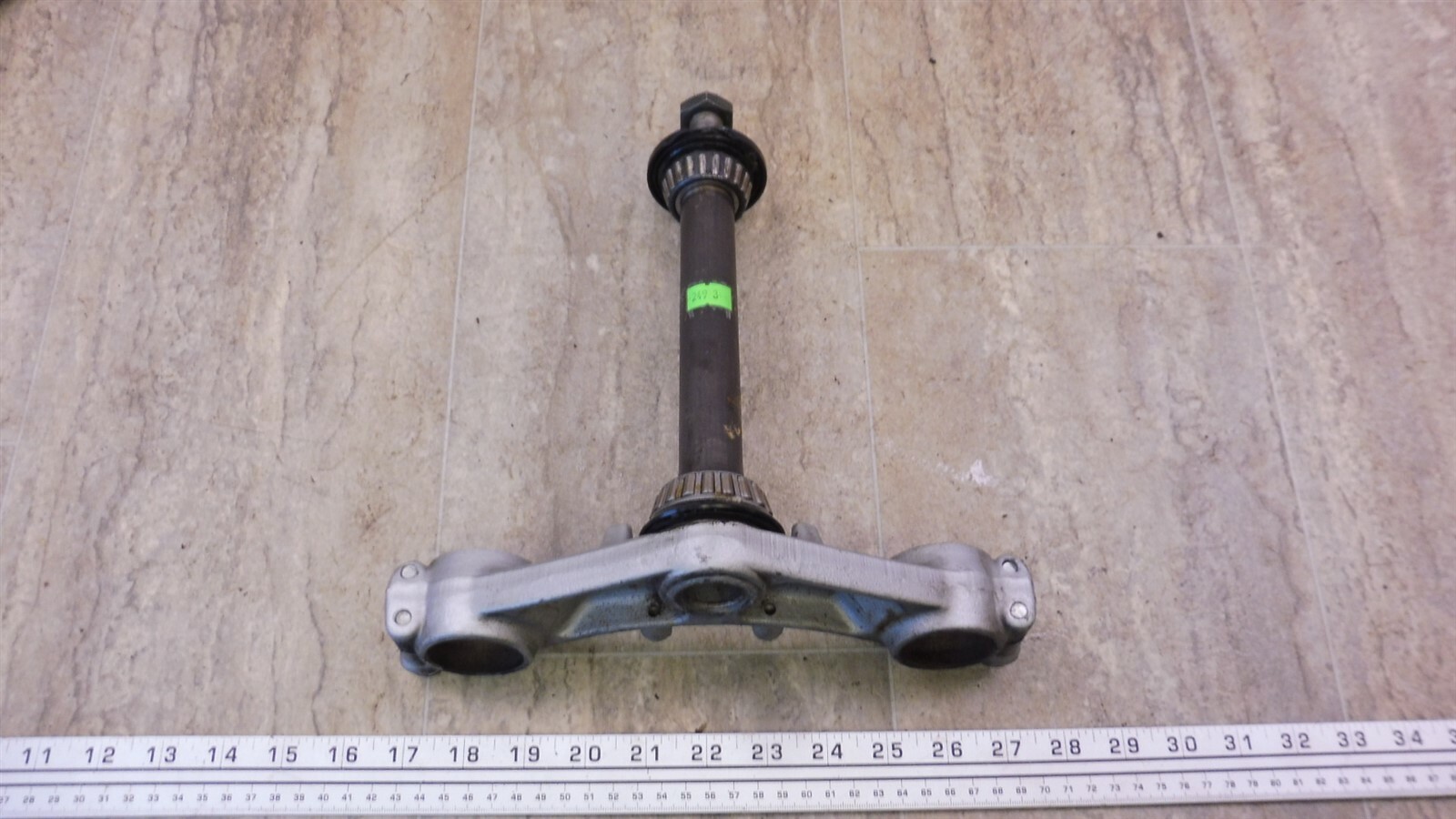 1989 Kawasaki ZX600C Ninja K249-3) lower triple tree