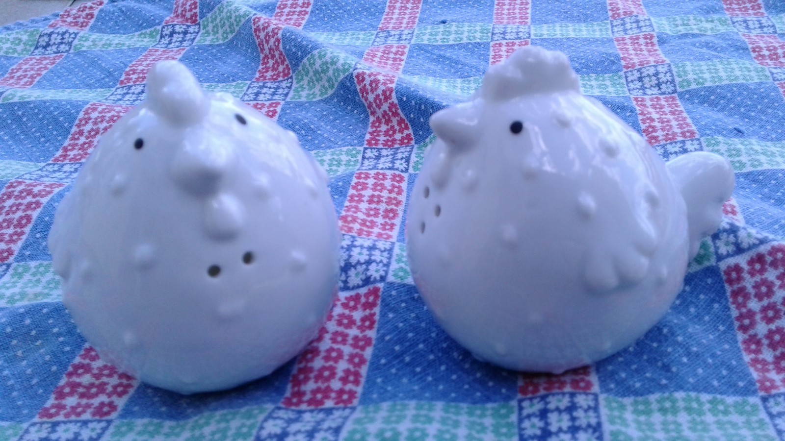 Chicken Salt and Pepper Shakers, White Ceramic, Adorable Vintage