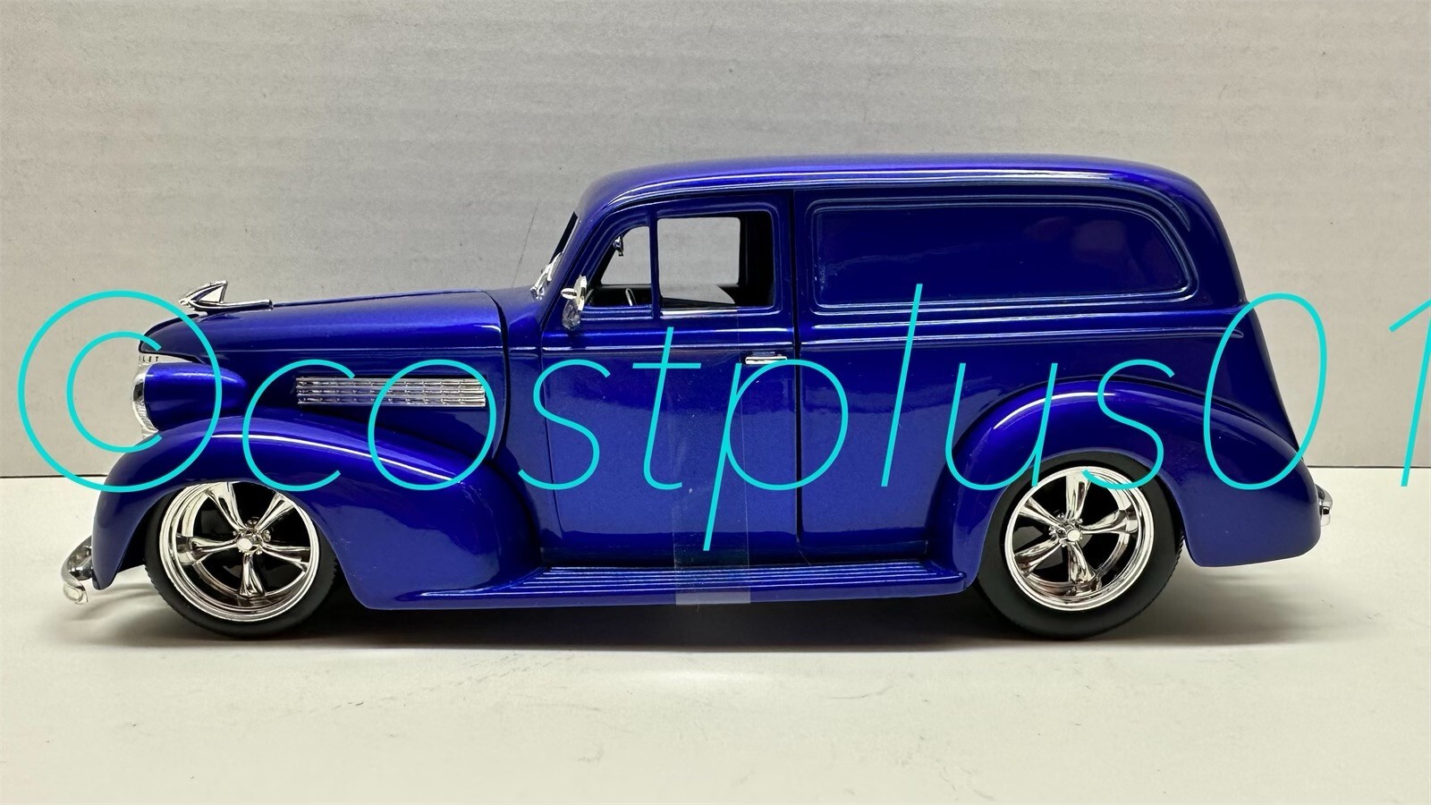 JADA SHOWROOM FLOOR 1939 CHEVY SEDAN DELIVERY 1:24 BLUE WITH