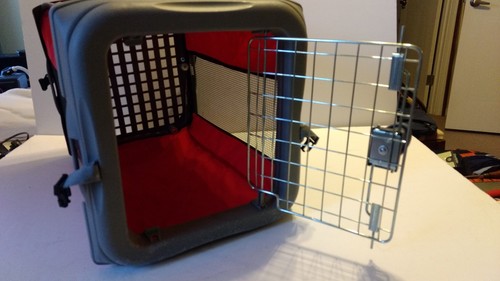 Pop Crate Sport Pet Designs collapsible dog crate small kennel up to 25lbs.