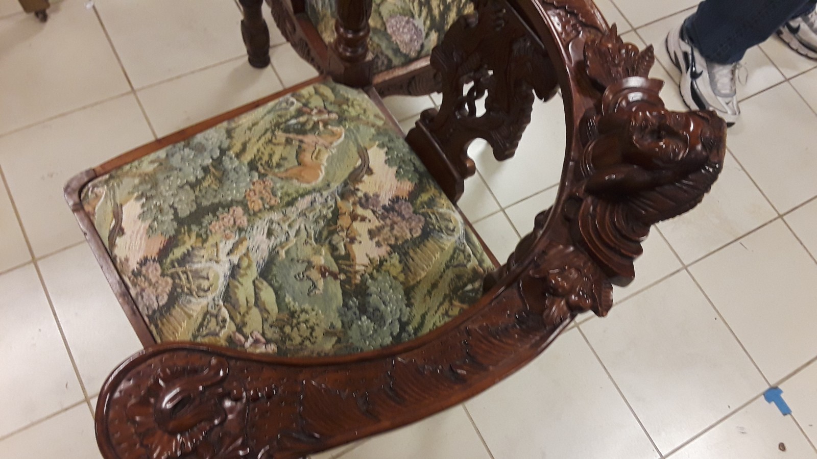 Antique Victorian Era Hand Carved Wooden tête-à-tête Courting Bench Seat Chair