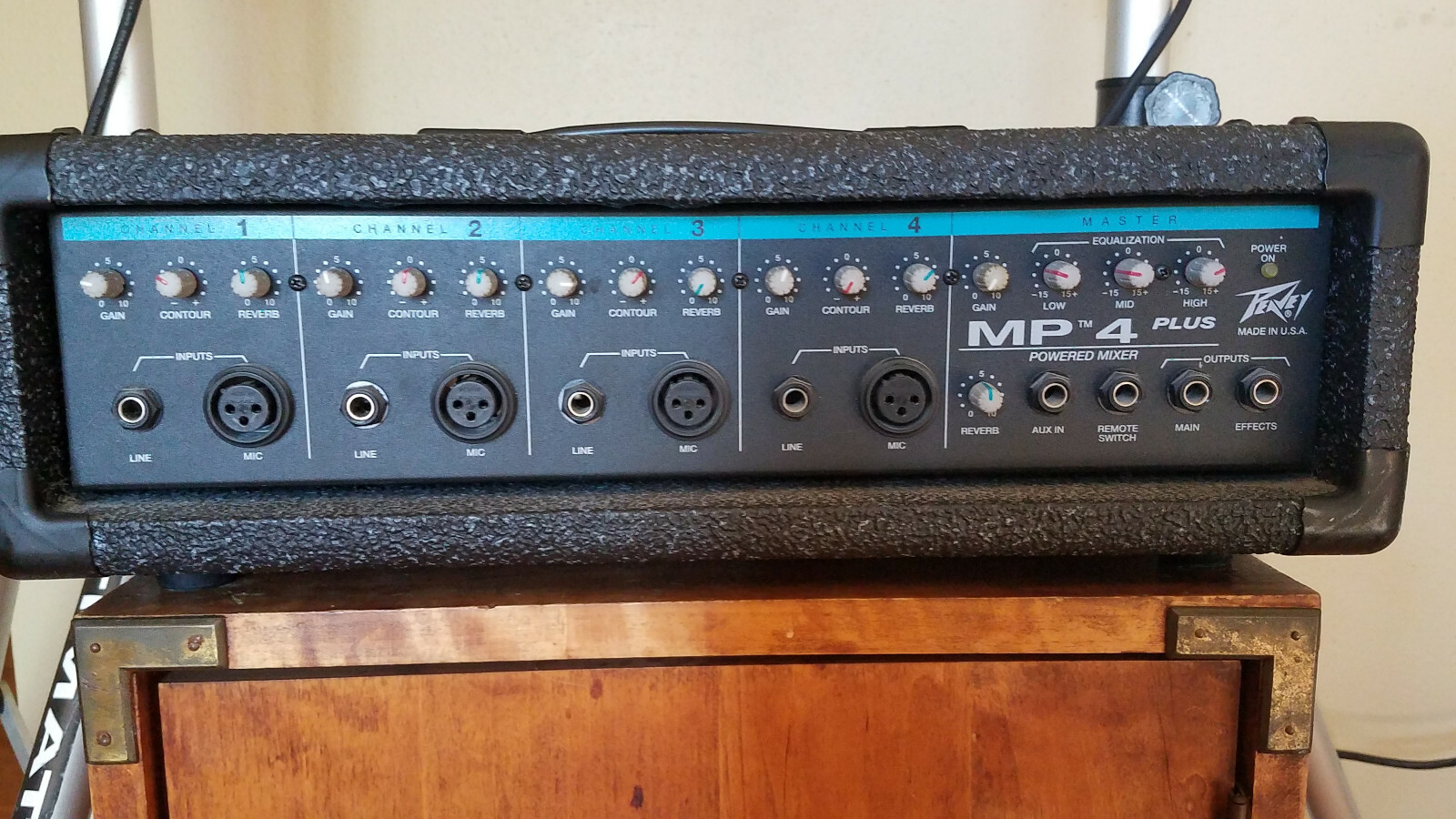 Peavey MP4 Plus complete PA System