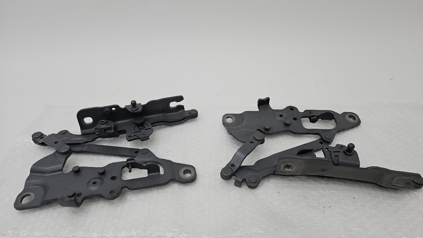 11-16 BMW F10 550Xi 4.4L Left & Right Hood Hinge Bonnet Support Bracket Pair OEM