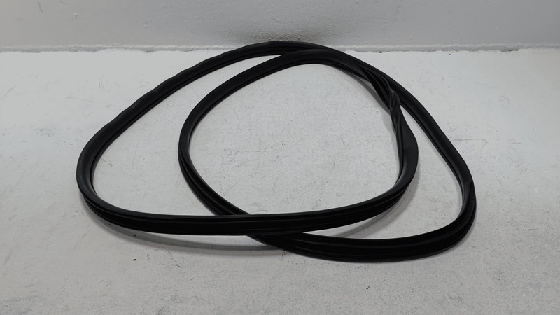 Used 2016-2022 Honda Pilot Front Left or Right Side Door Body Weatherstrip Seal OEM