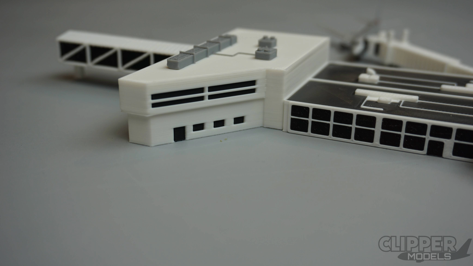 Regional Model Airport Building + Extension | 1:400 Scale | Clipper Models