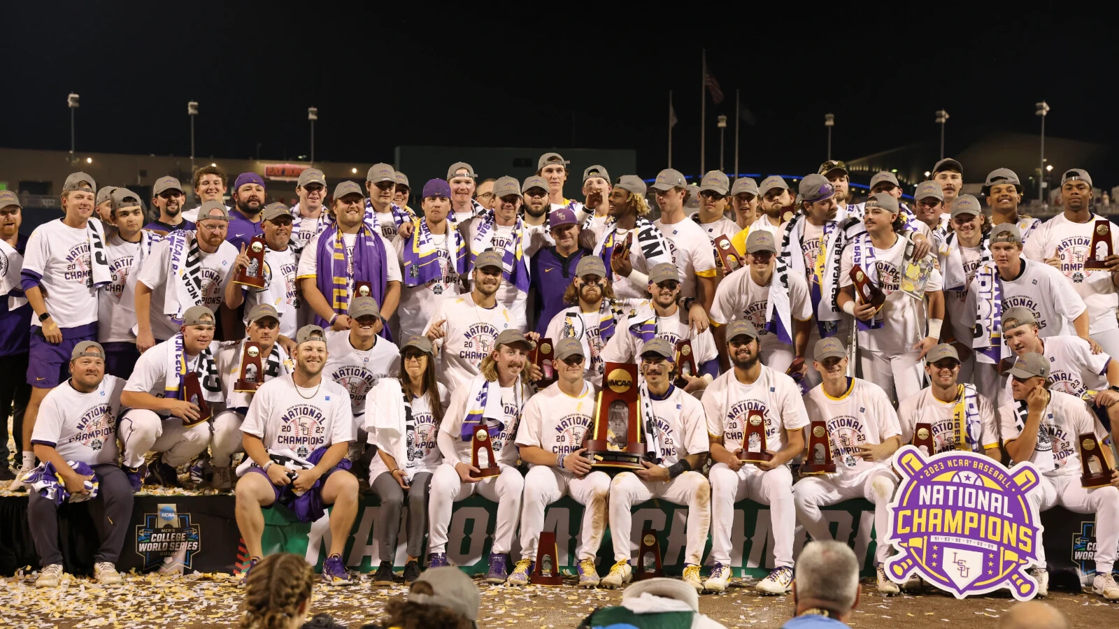 LSU TIGERS WINS 2023 COLLEGE BASEBALL WORLD SERIES 8X10