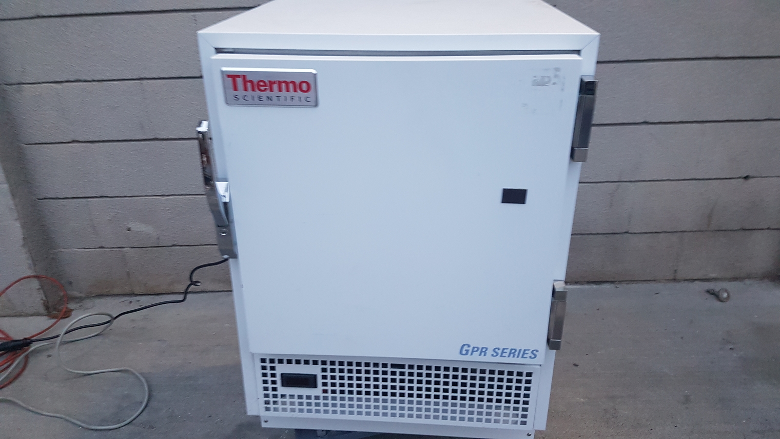 Thermo fisher Scientific MR05 Series Undercounter Lab Refrigerator