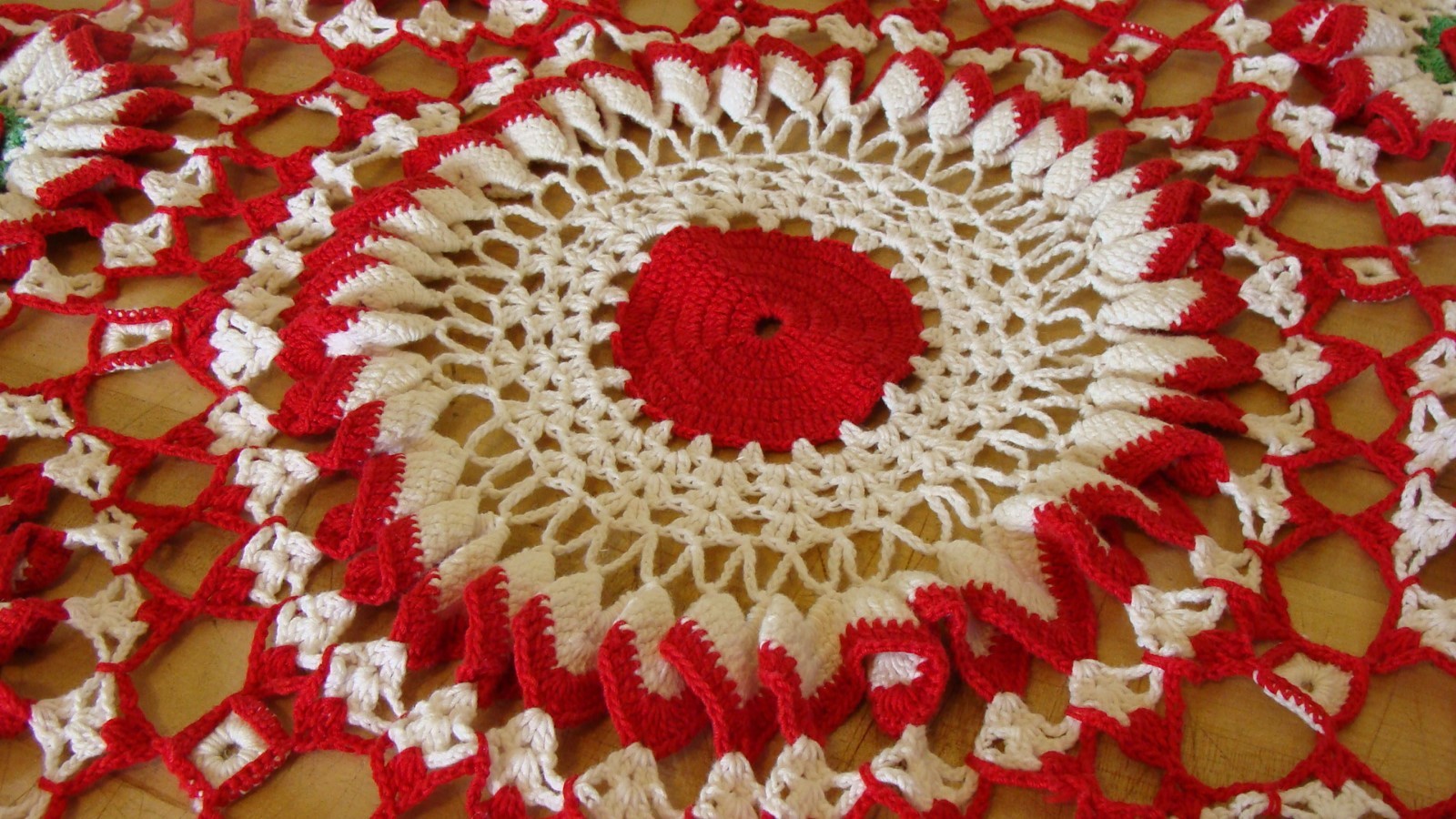 Christmas Doily Hand Crocheted   25 in. across   Pre-owned