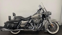 HARLEY-DAVIDSON TOURING FLHRC ROAD KING CLASSIC * CRUISE - SCREEN - VandH PIPE