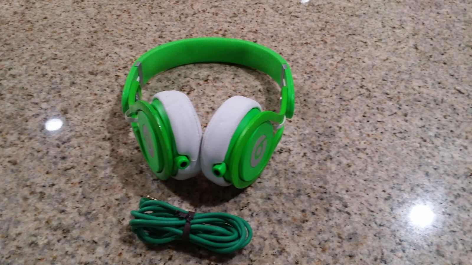 Beats by Dr. Dre Beats Mixr on the Ear Headphones - Green Beats by Dr. Dre Beats Mixr on the Ear Headphones - Green