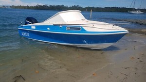 boat half cab 60hp yamaha. with new trailer motorboats