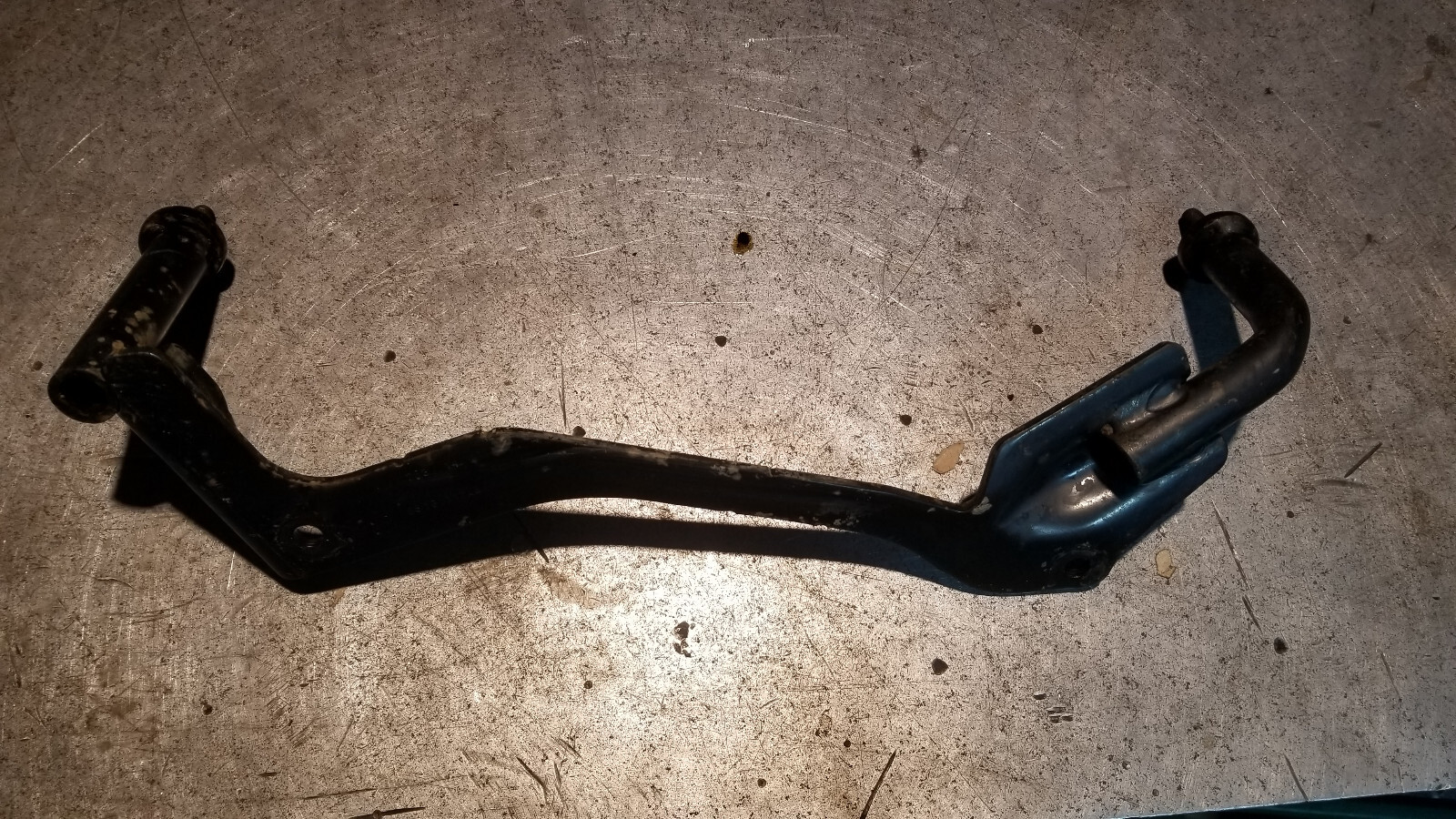 2013-2020 RAM 2500 3500 FAN GUARD SHROUD LOWER BRACKET OEM MOPAR 68160117AA - Picture 5 of 6