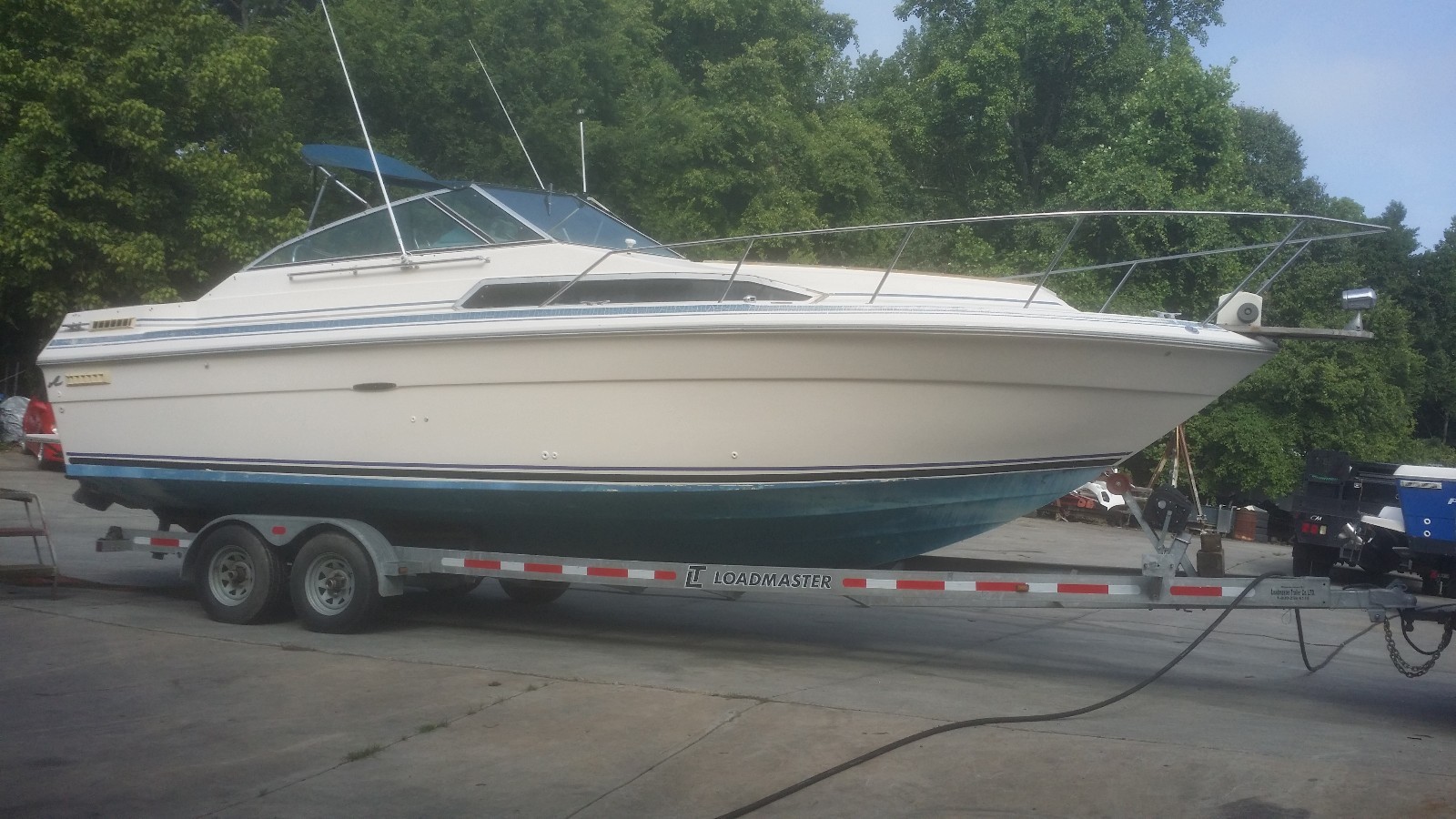 1982 SEA RAY 270 CABIN CRUISER WITH RECENT TWIN 5.7 CHEVY ENGINES (In Georgia)