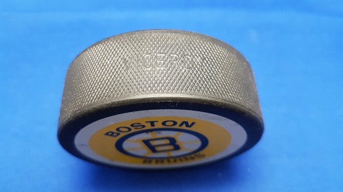 VINTAGE BOSTON BRUINS 1980s NHL Hockey Puck VICEROY