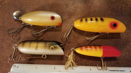 Lot of 4 Vintage MISC Plastic Lures, unknown unmarked GOOD USED CONDITION