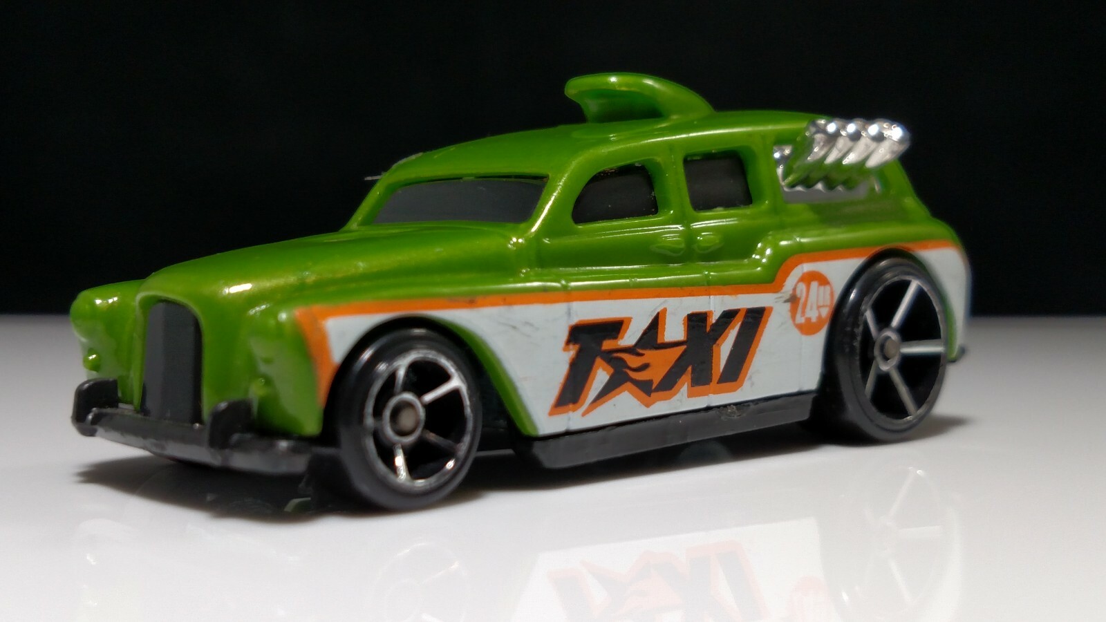 HOT WHEELS COCKNEY CAB II 24 GREEN TAXI 2 TOY VEHICLE CAR DIECAST GREEN WHITE