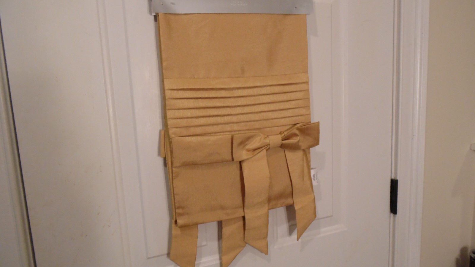 GOLD TABLE RUNNER WITH PLEATS & A BOW ON EACH END, 13