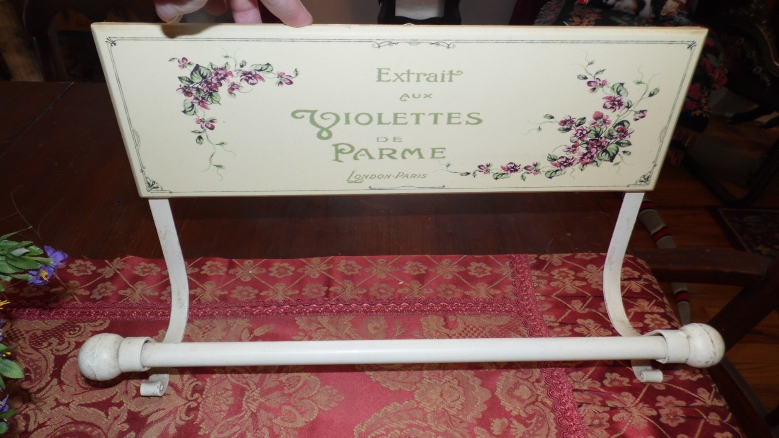 VINTAGE FRENCH WOOD/CAST IRON FLORAL TOWEL SOAP CUP RACK HOLDER LONDON PARIS SET