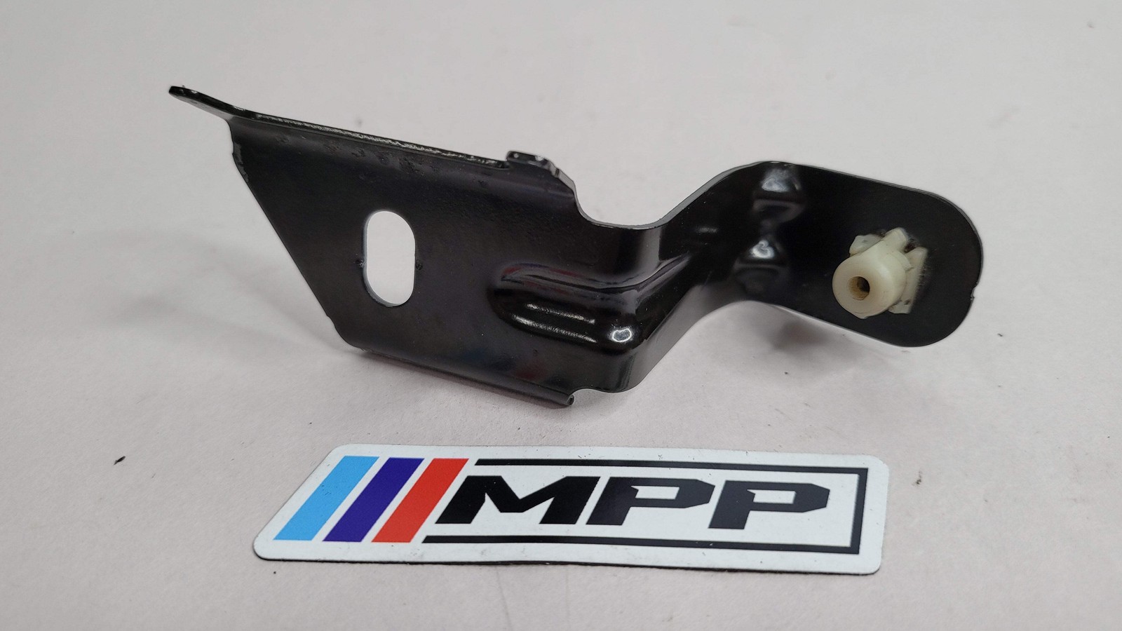 0 Bmw F30 Right Underfloor Panelling Bracket 7365568 image 2