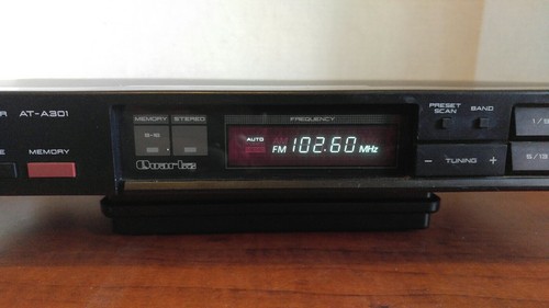 AKAI QUARTZ SYNTHESIZER TUNER MODEL AT-A301 MADE IN JAPAN