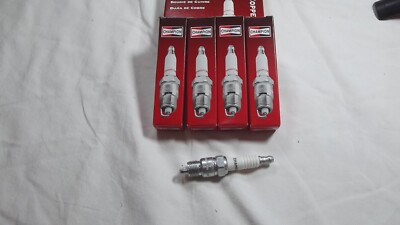 Champion Copper Plus 18 / RV15YC4 factory pack of 4 spark plugs T29