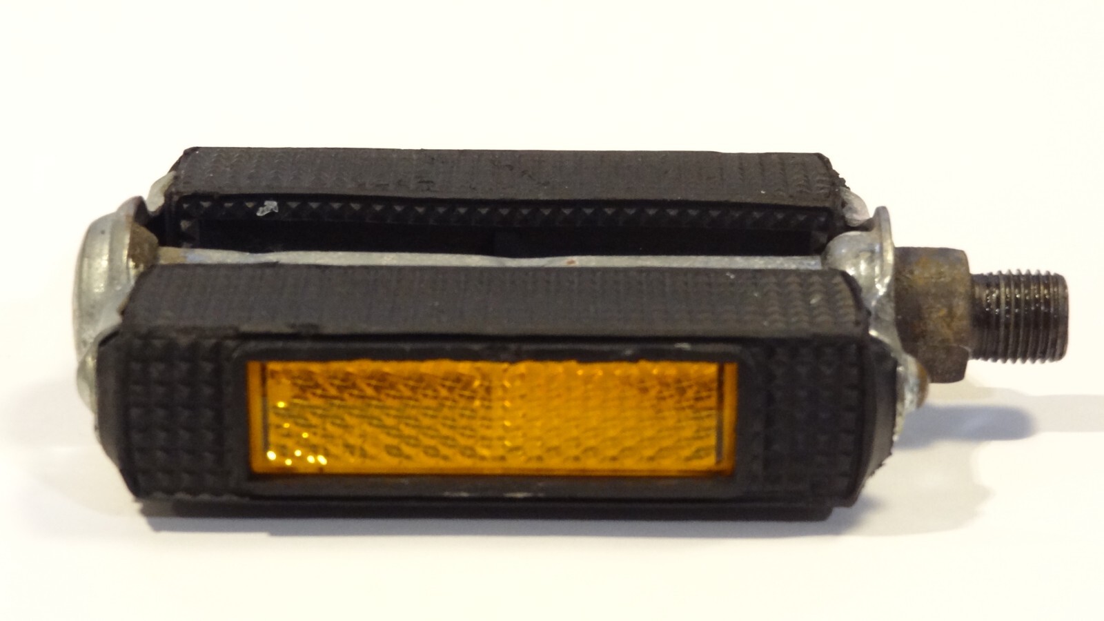 (2) 1960’s – 1970’s HUFFY CATALINA BIKE “U” BLACK DIAMOND TREAD PEDALS #K10490