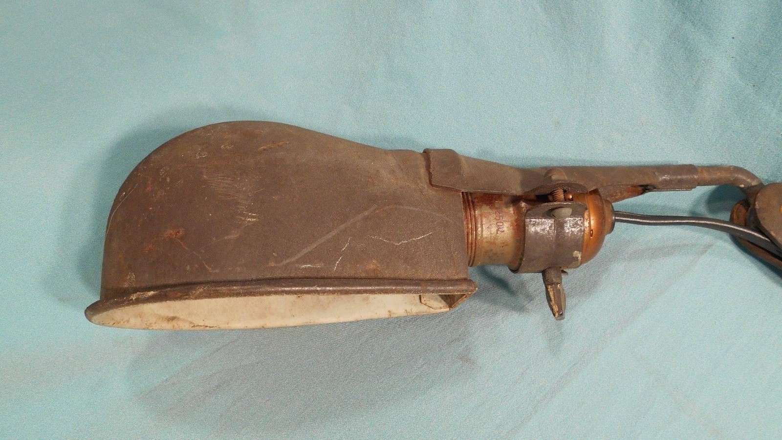 VINTAGE O.C.WHITE(?) FOSTORIA (?) ADJUSTABLE BALL ARM BOLT ON WORK LIGHT