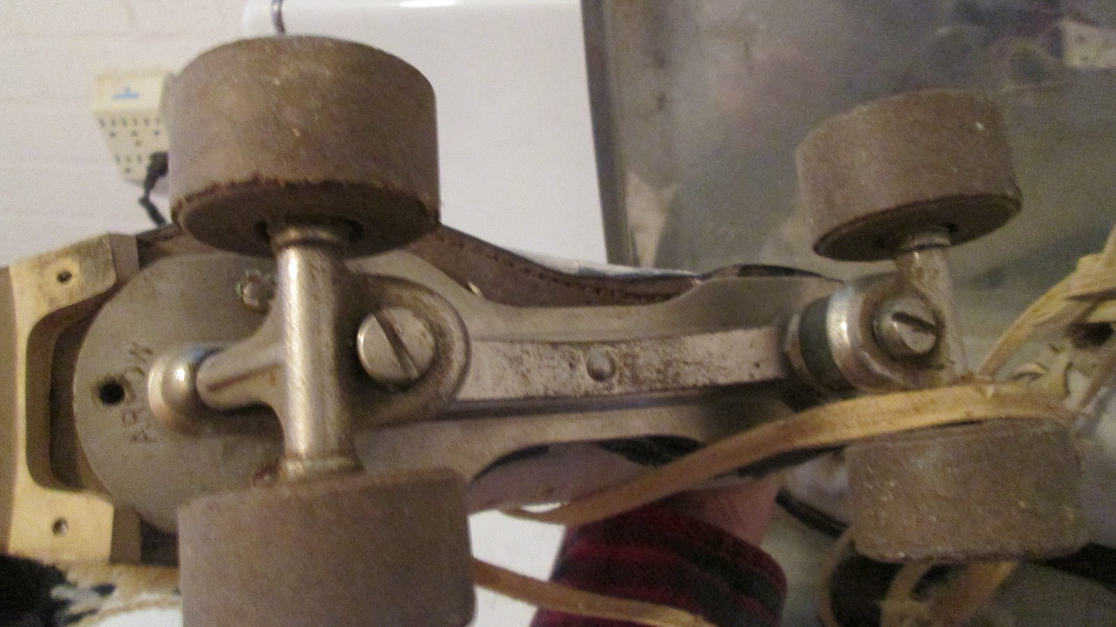 Vintage Roller Rink Indoor Skates White High Top Womens 5