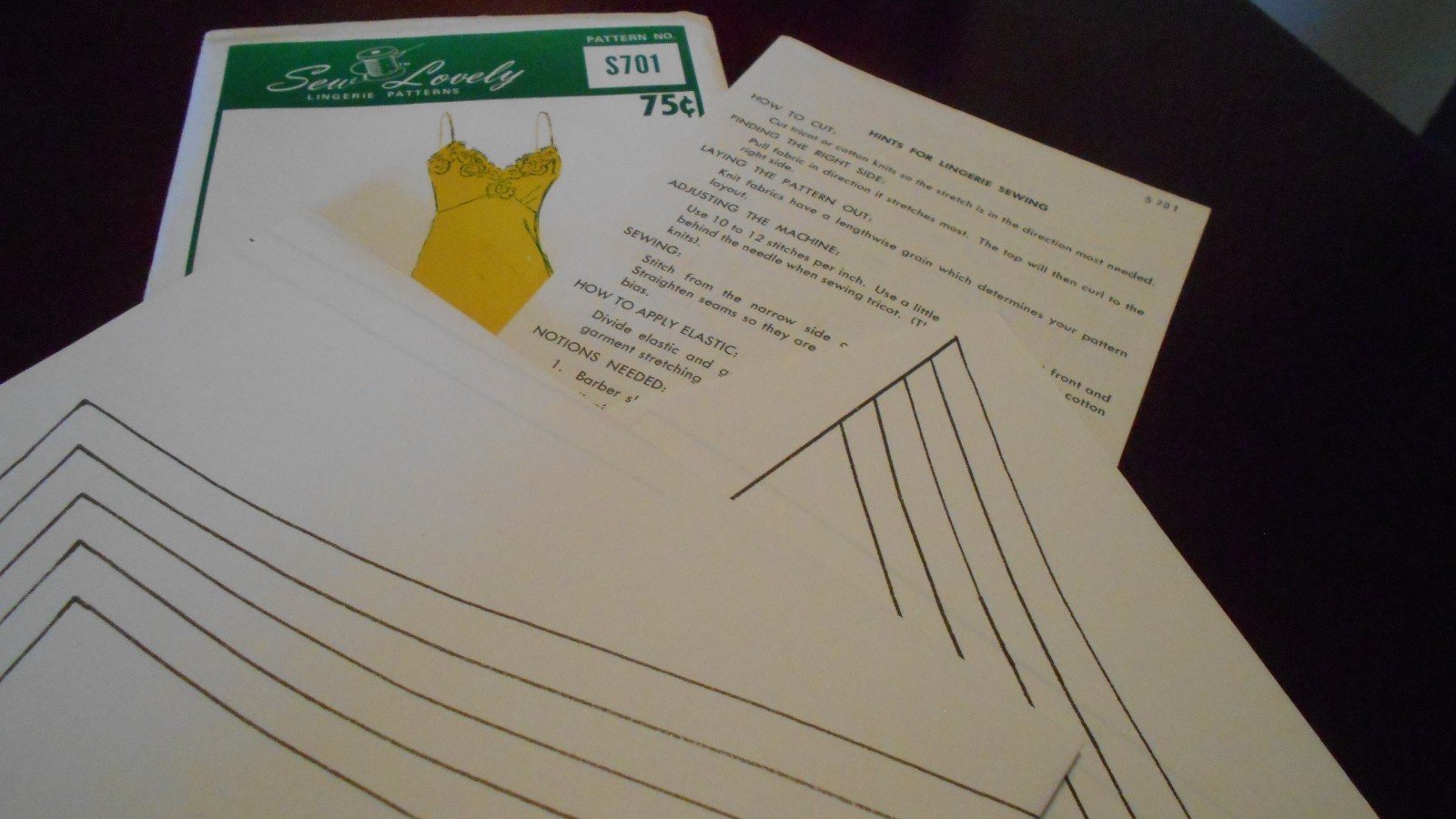SEW LOVELY LINGERIE PATTERN S701– FULL-SLIP -LADIES 32-40 UNCUT 1969