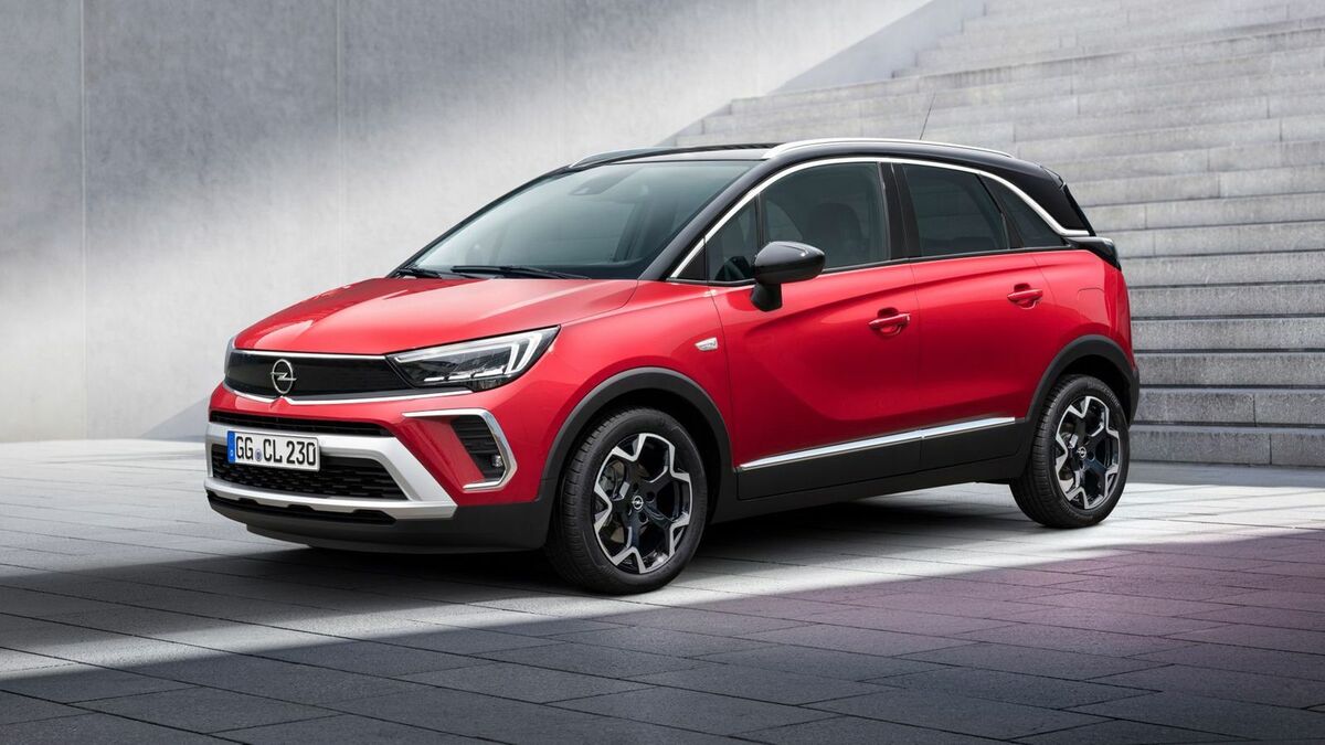 Opel Crossland 2020 on the side 