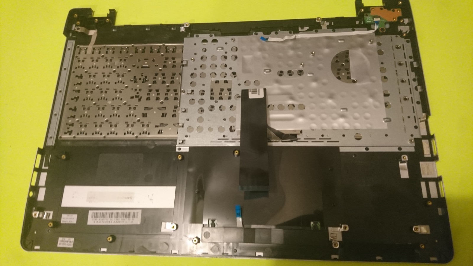 Asus K56CB - K56CM - R505C   palm rest / touchpad / extra Can-French keyboard