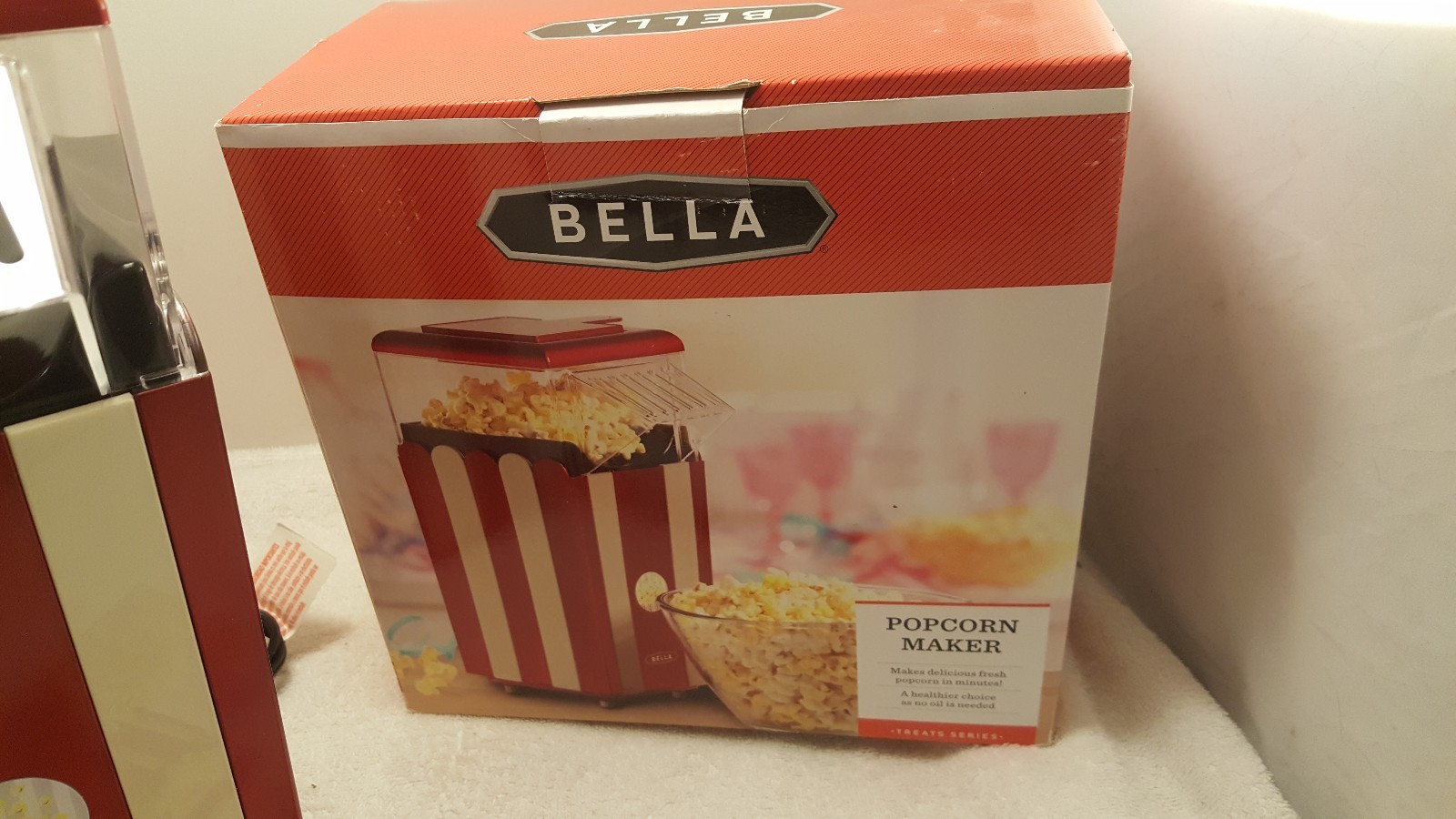 BELLA 13554 Hot Air Popcorn Maker, Red and White  --USED--