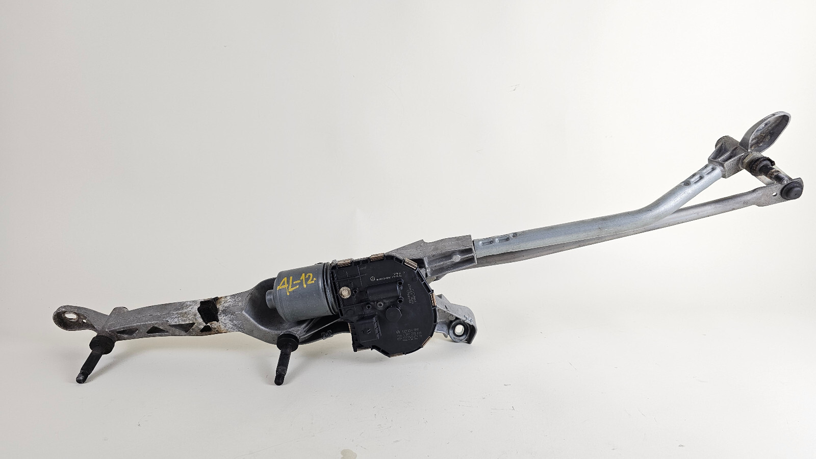 10-16 MERCEDES W212 E-CLASS Front Windshield Transmission Linkage W/ Motor OEM