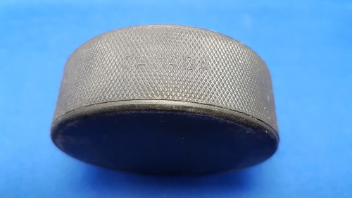 VINTAGE BUFFALO SABRES 1980s NHL Hockey Puck VICEROY