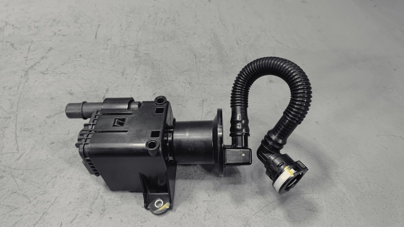 Used Toyota Highlander Fuel Emission System Leak Detection Pump & Hose OEM 2014-2024