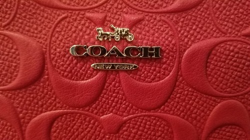 COACH NWT CORNER ZIP WRISTLET IN SIGNATURE LEATHER F30049