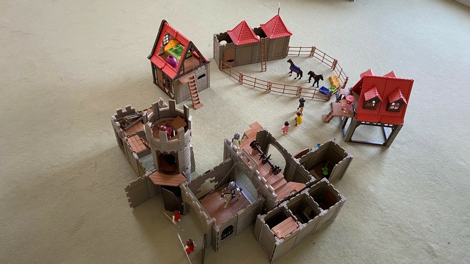 PLAYMOBIL Fachwerk Ritterburg (3666-A) mit Zubehör